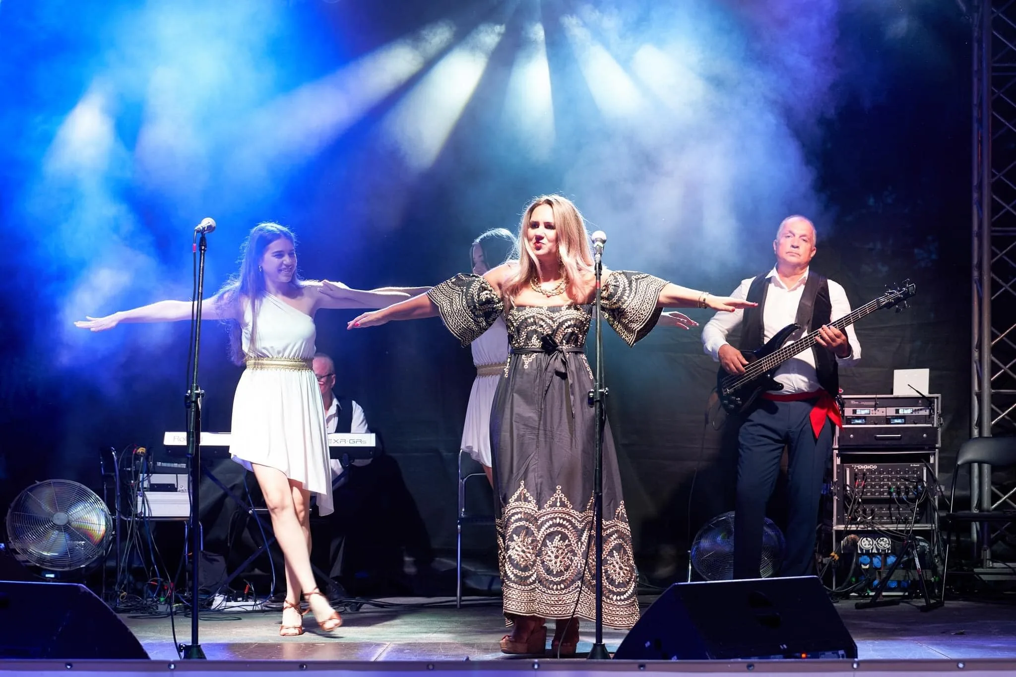 Mythos Greek band performing sirtaki with bouzouki